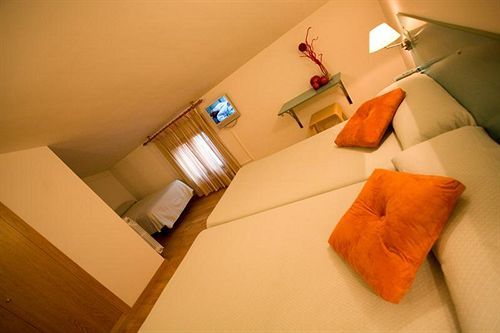 Hostal Via Lactea Burgos Exterior photo